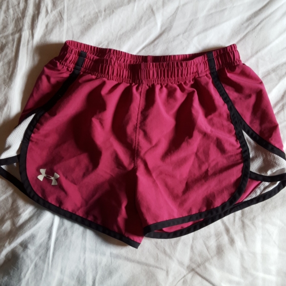 Under Armour Other - Youth Under Armour size medium shorts